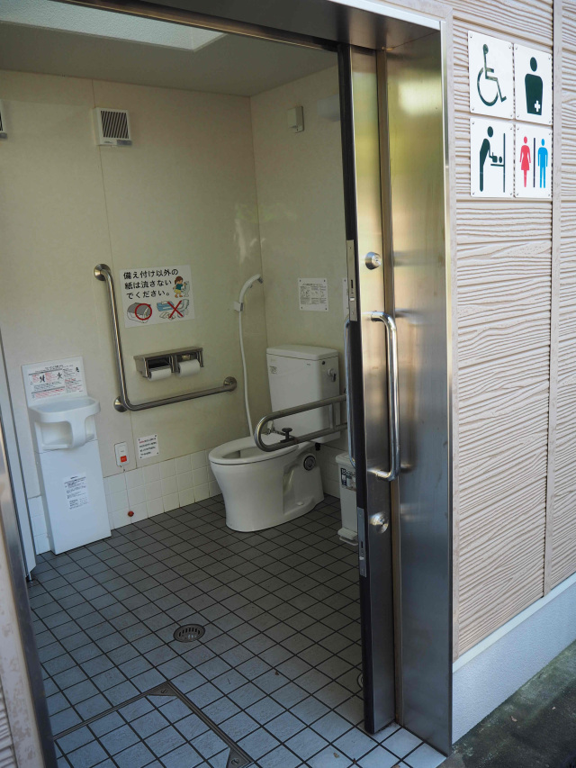 多目的トイレ６：オストメイト対応トイレ