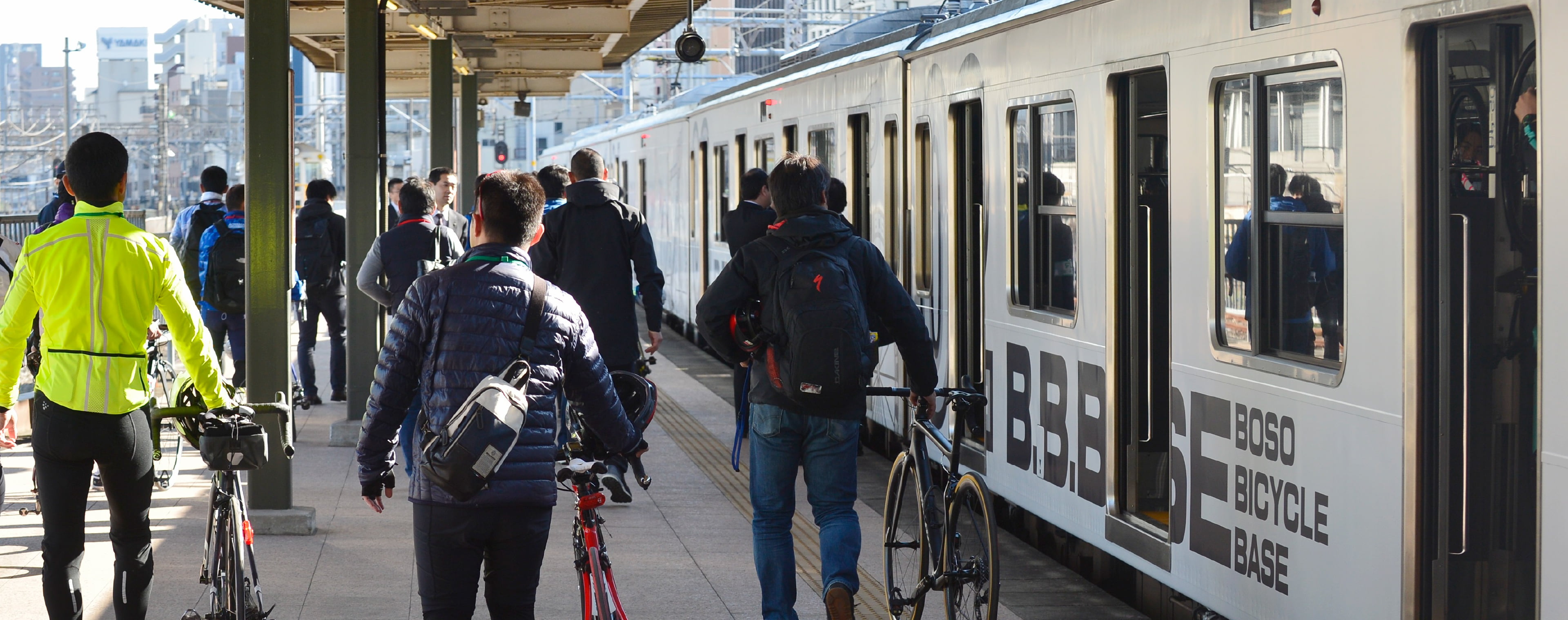 キービジュアルのスライド2