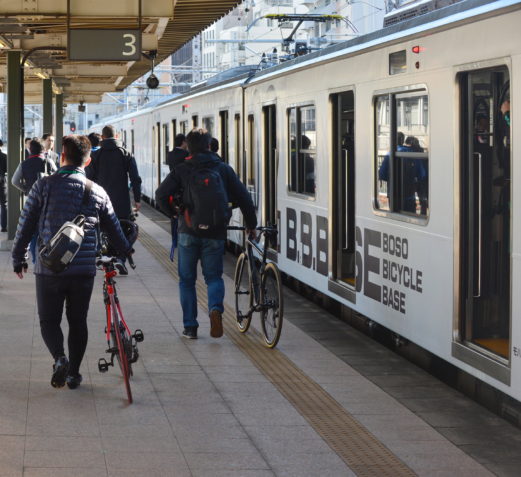 キービジュアルのスライド2