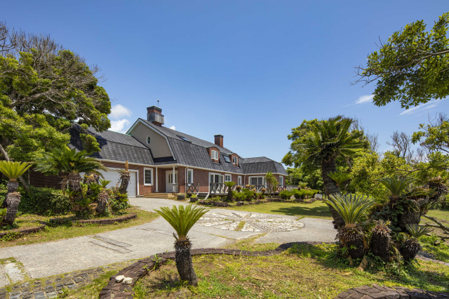 シラハマ校舎（別館「眺尾伽藍」外観）