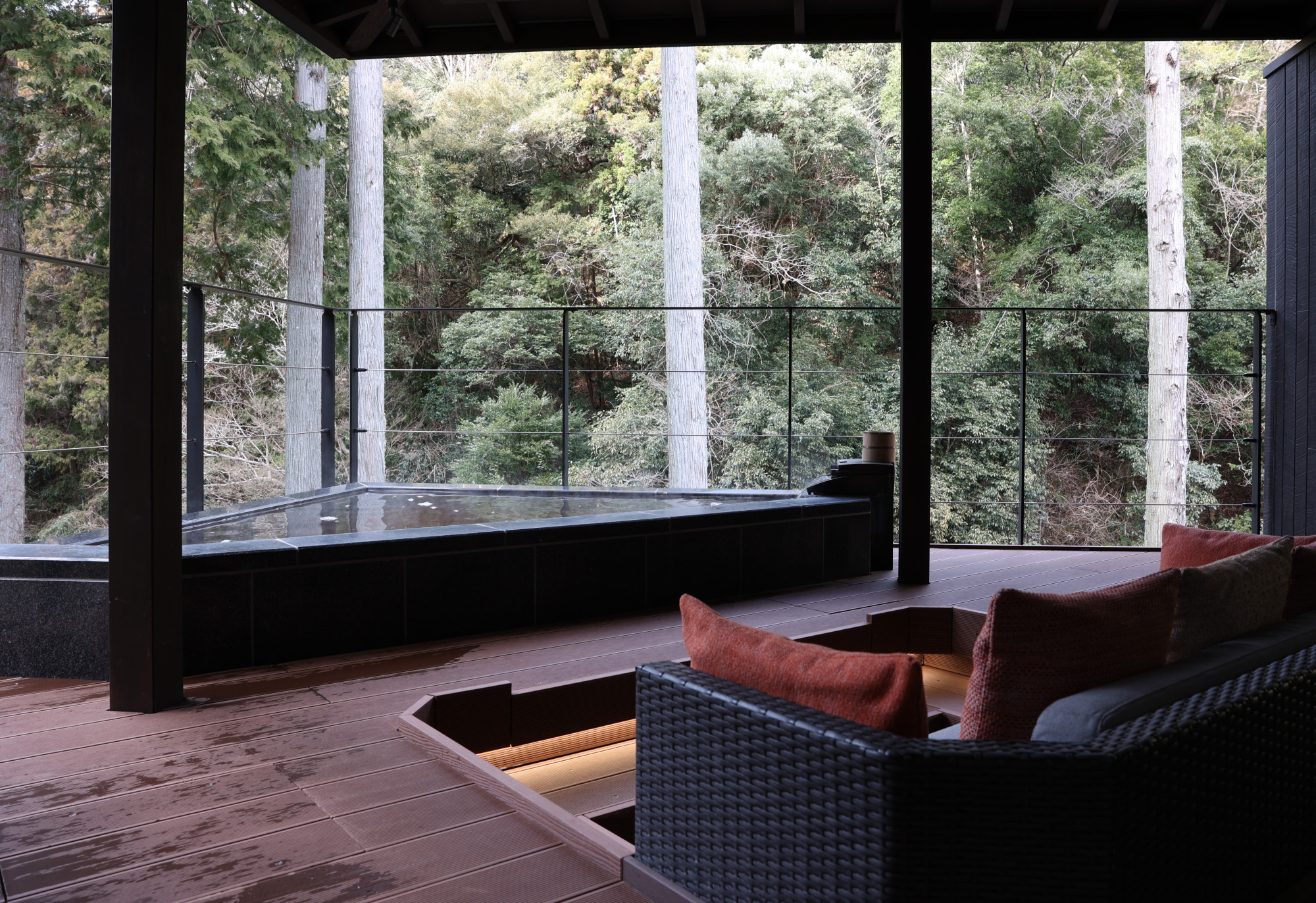 都心から約90分の秘境！千葉・養老渓谷温泉郷の最新スポット＆グルメをご紹介