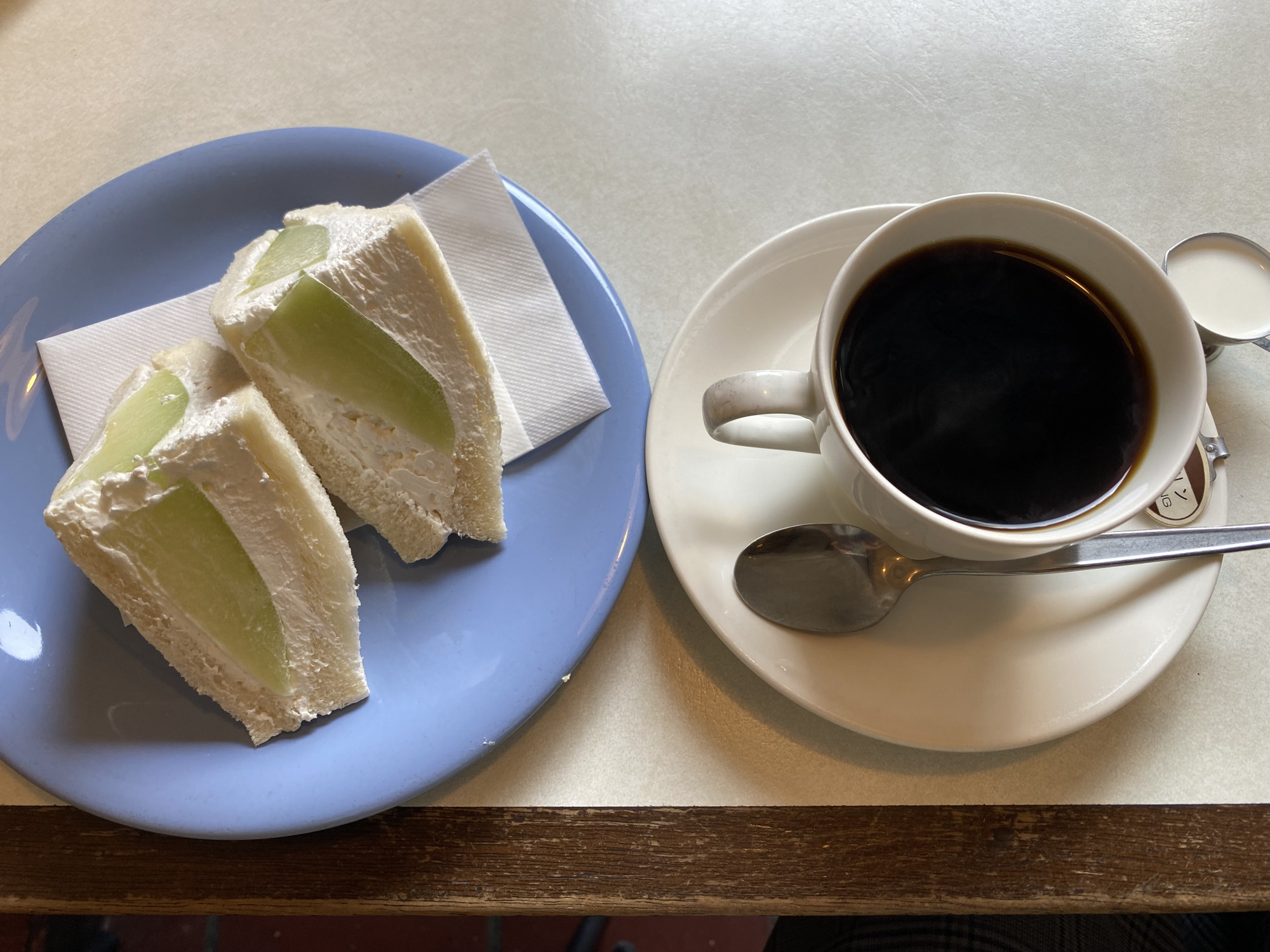 フルーツサンドと本日のコーヒー（マンデリン）