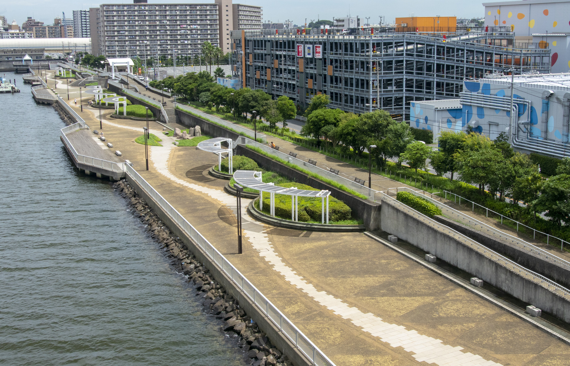 親水公園とららぽーとTOKYO-BAY