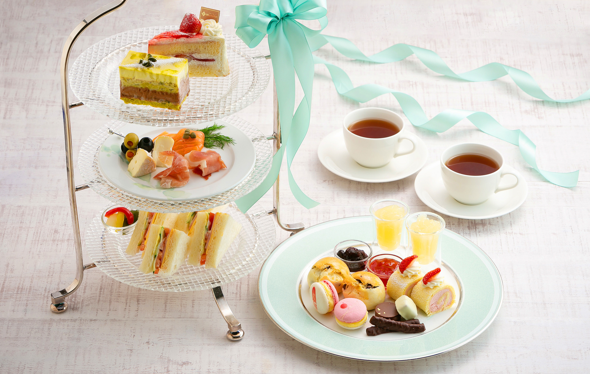 通常のアフタヌーンティーとトワイライトティーで提供されるスイーツ