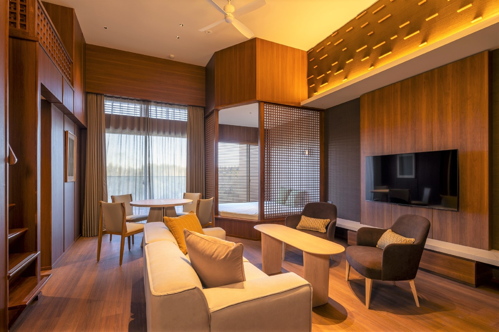 フロントハウス　ダイヤモンド スイートブライト