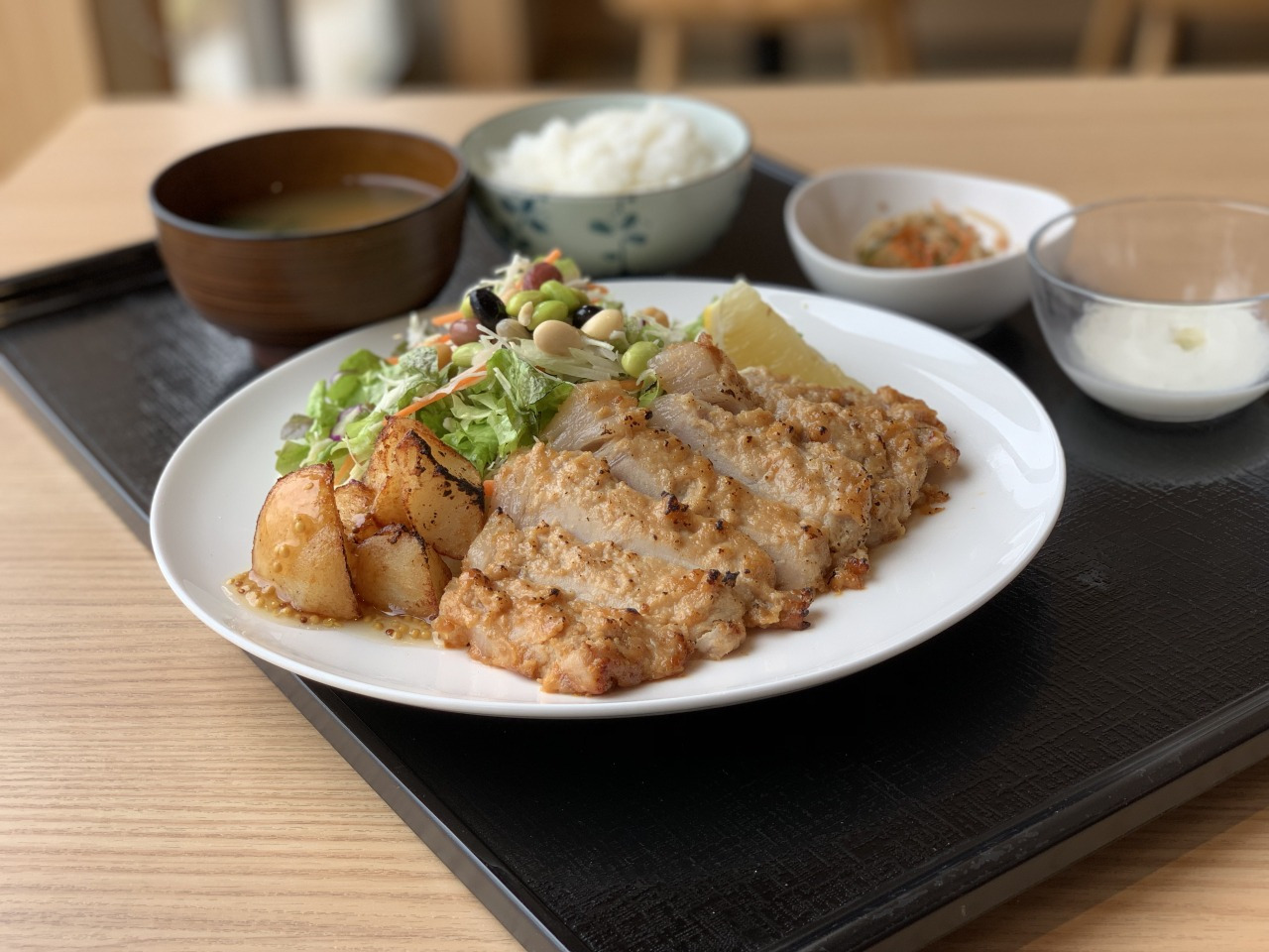 米糀味噌で漬け込んだトンテキ定食