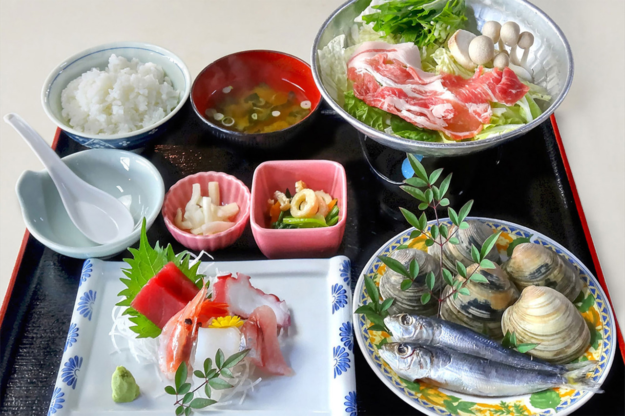 焼き物もお刺身も味わえる、お楽しみ御膳