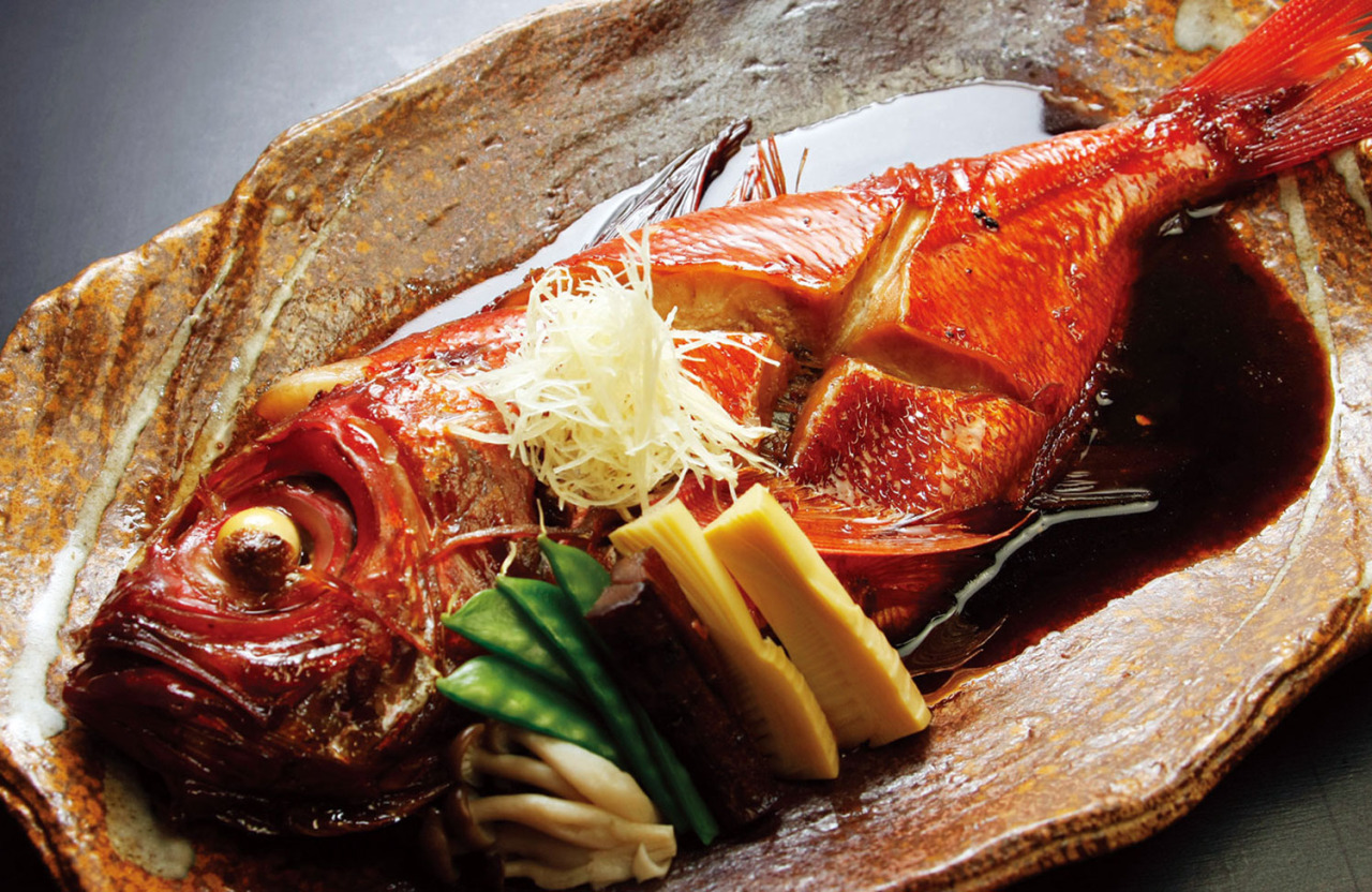 1年を通じて水揚げされる金目鯛の姿煮も人気