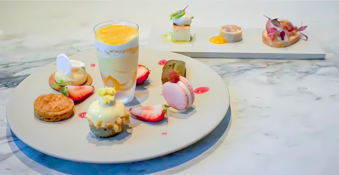 スイーツ7種類と、セイボリー3種類をバランスよく味わえます