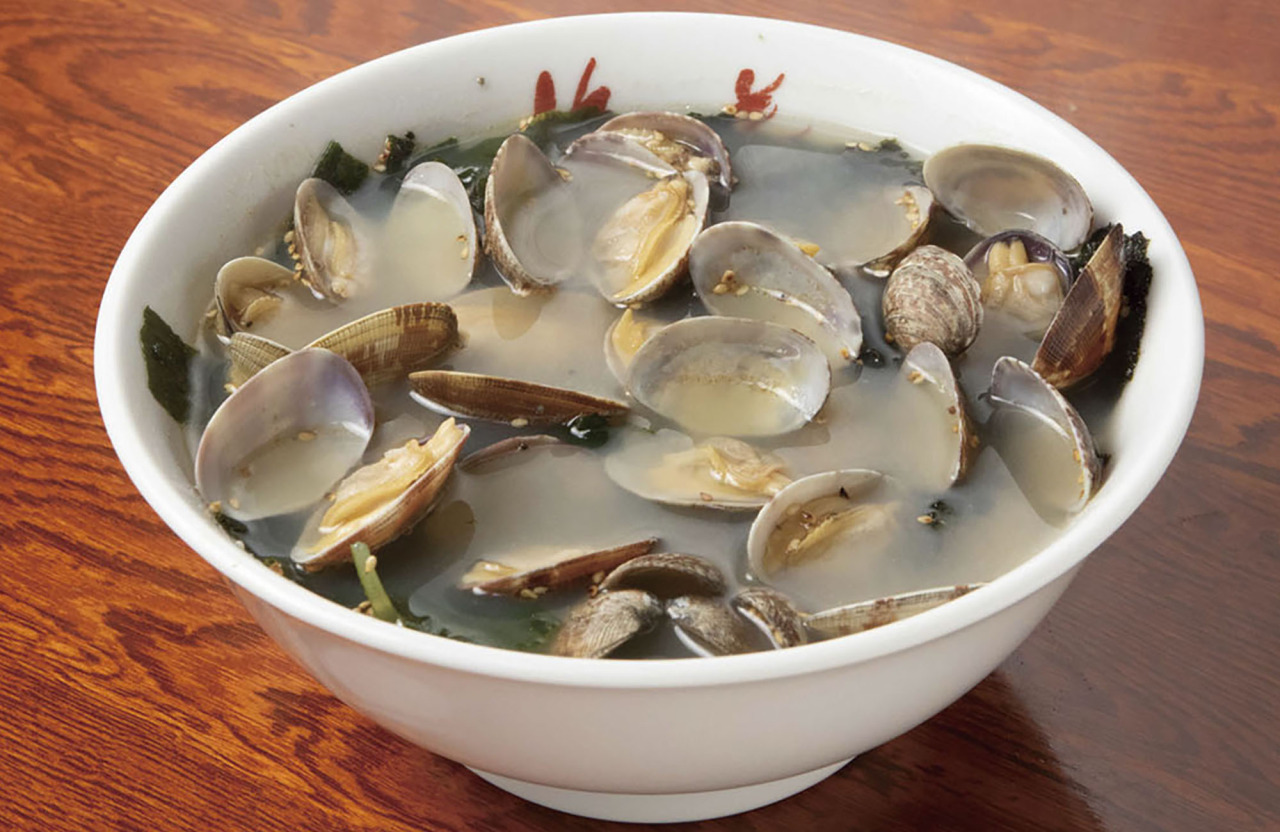 看板メニューの「あさりラーメン」