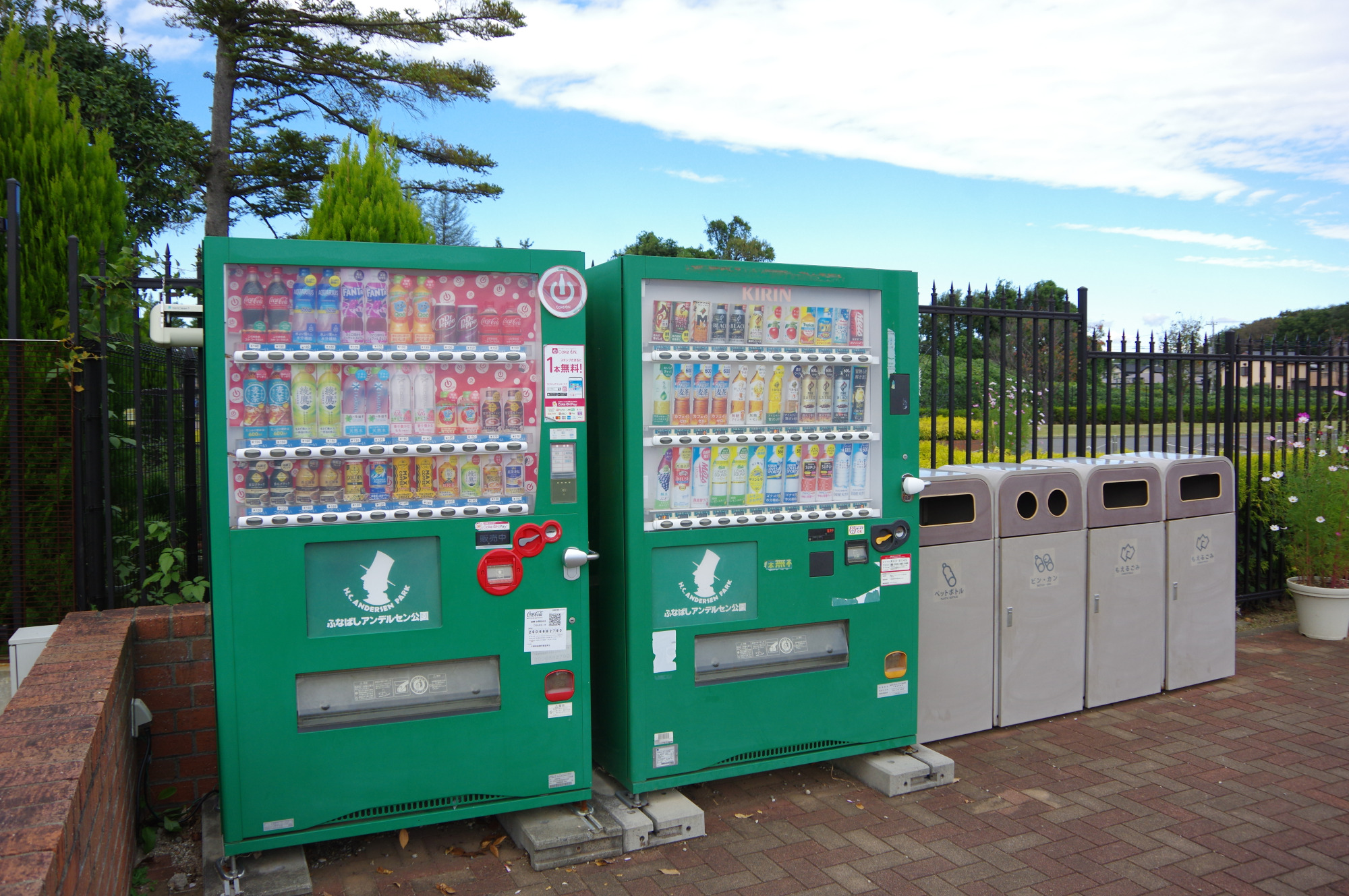 園内には自動販売機もたくさんあります