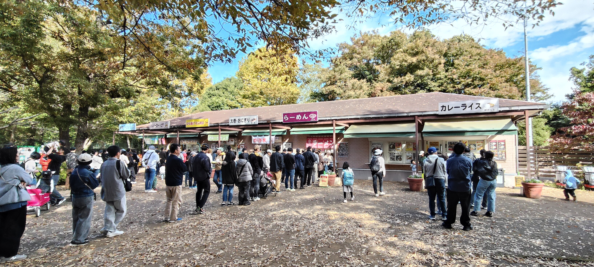 「フードショップ」ではテイクアウトグルメが充実