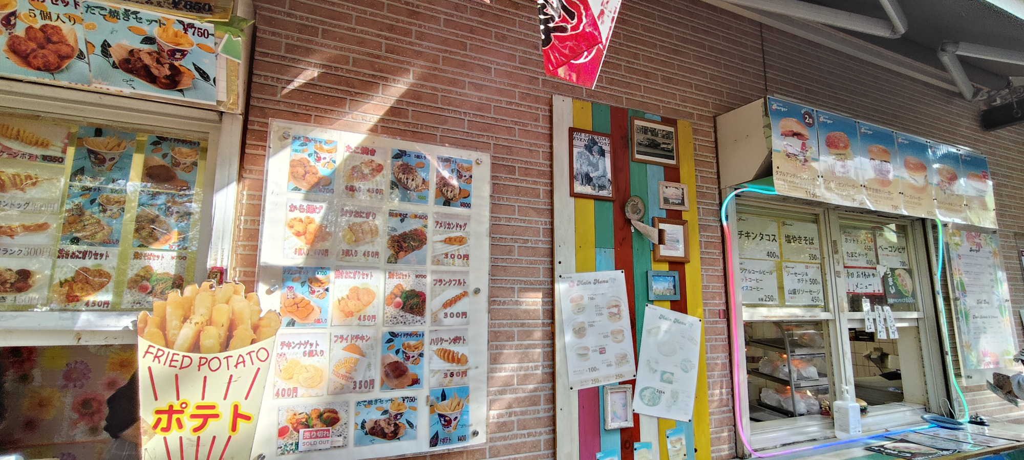 「フードショップ」ではテイクアウトグルメが充実