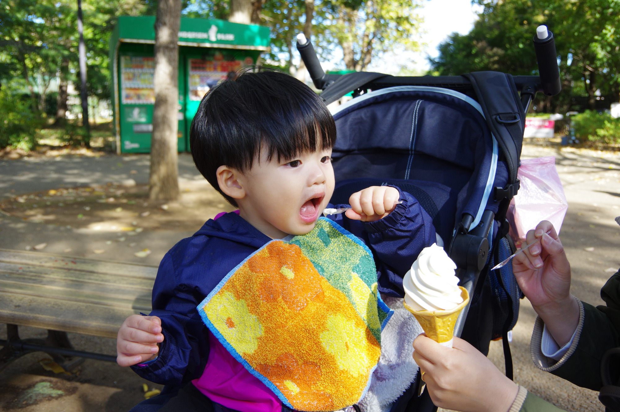 おやつには濃厚な牛乳アイスを！