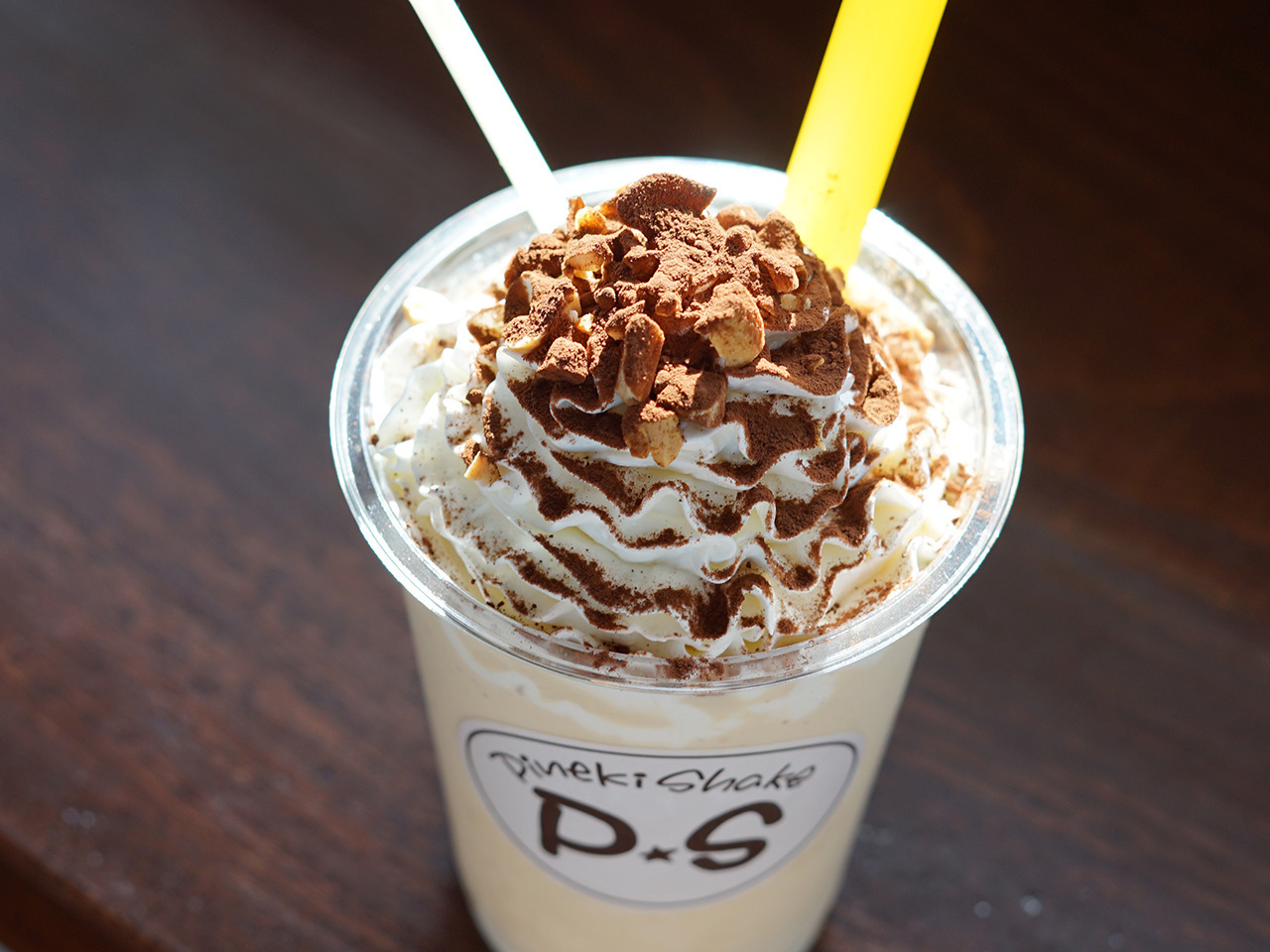 ピーナッツソフトをベースにした「ピネキシェイク」