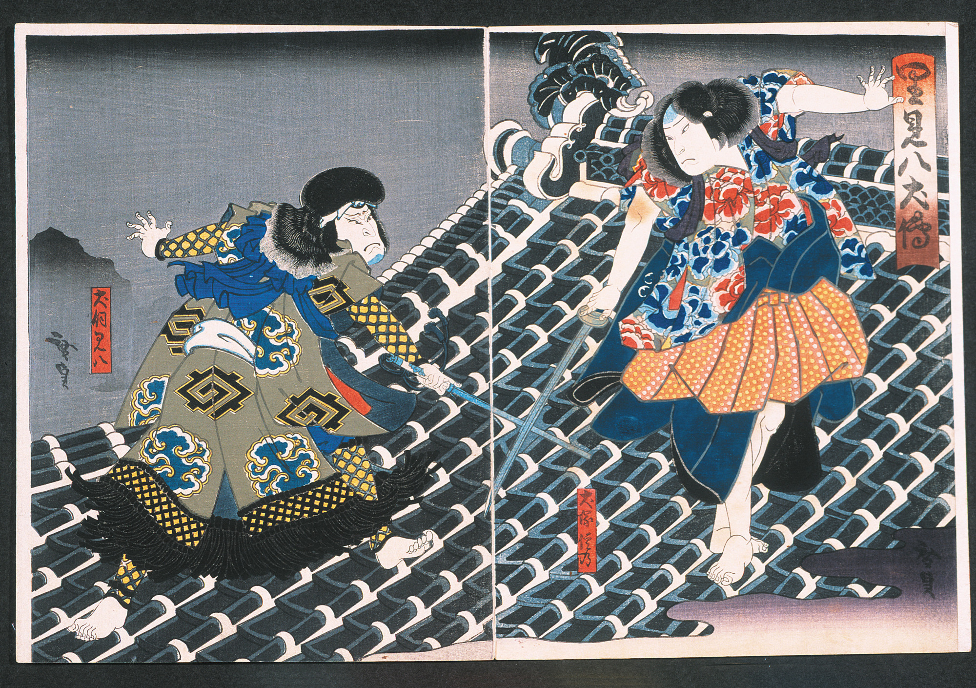 芳流閣の屋根の上で戦う犬塚信乃と犬飼現八 「里見八犬伝／芳流閣屋根上の段」より（歌川広貞画、江戸時代末、館山市立博物館蔵）