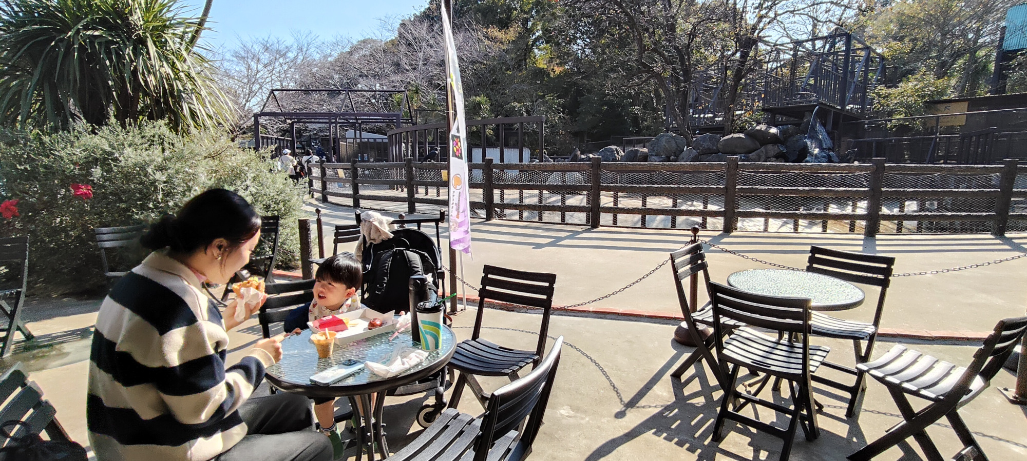 開放的なテラスで食事ができます。