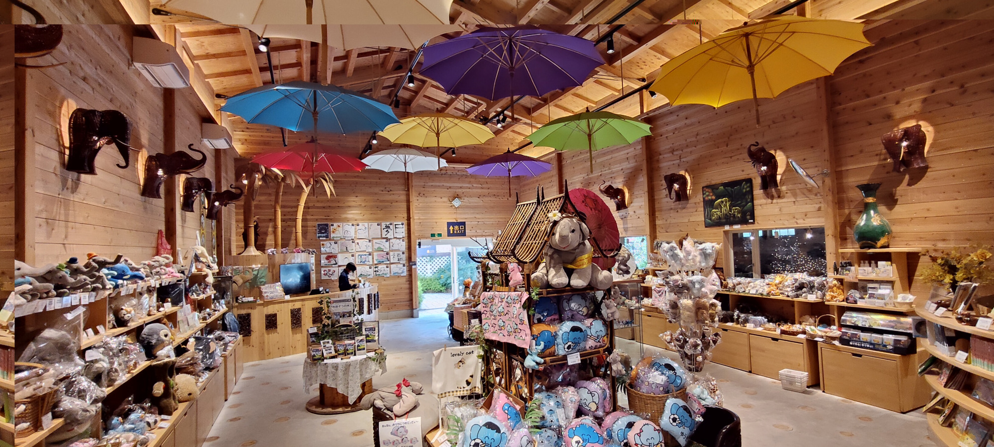 解放感あふれる店内