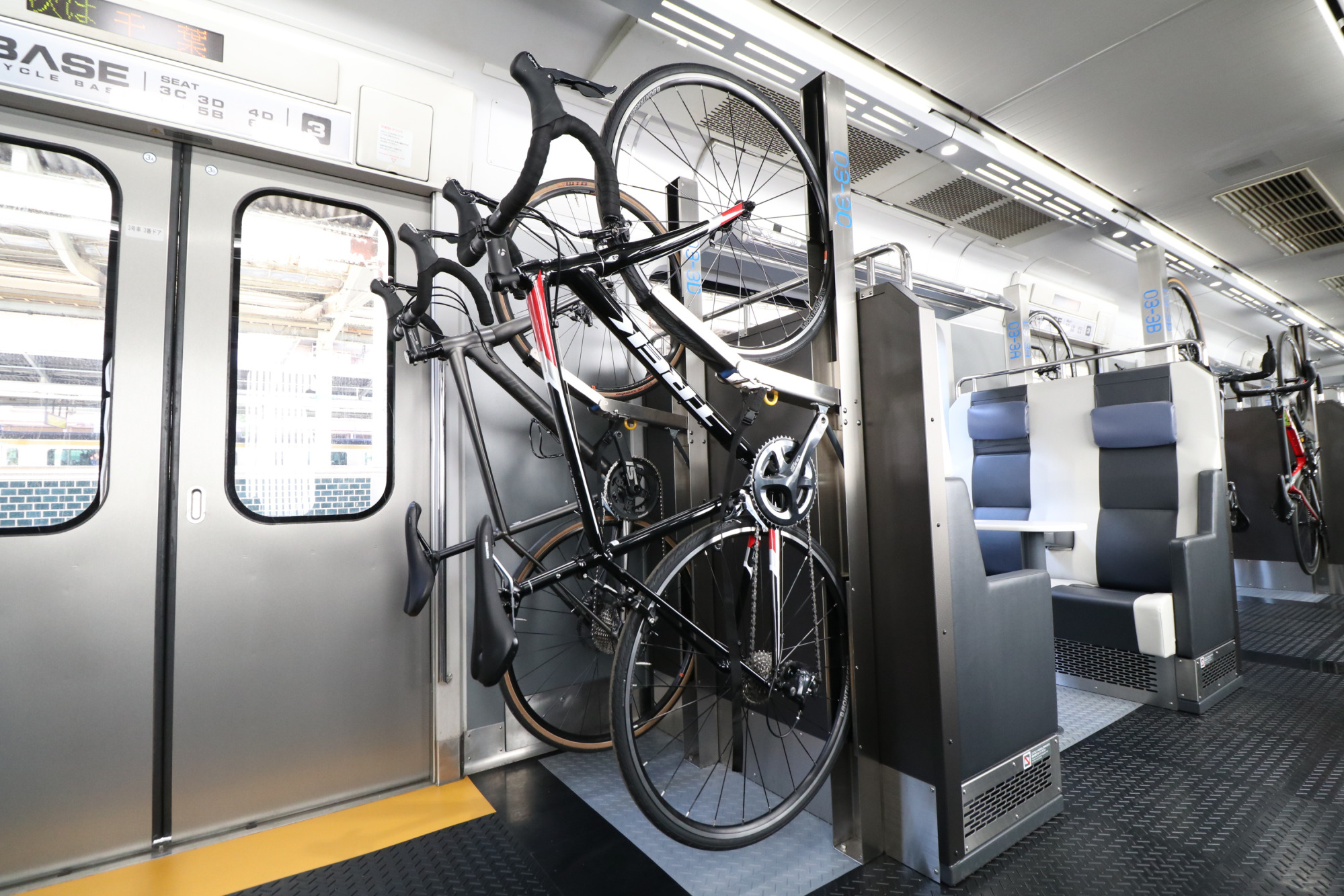 サイクリスト専用列車「B.B.BASE」