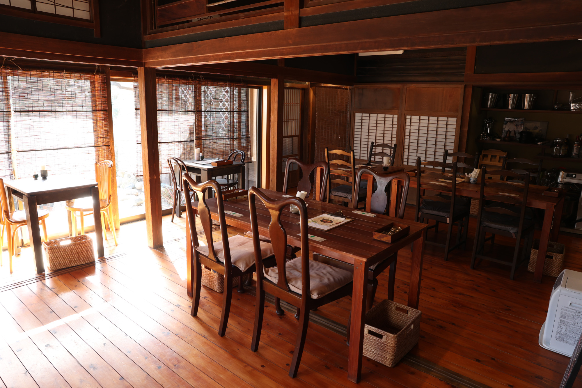 「城下町の間(ビストロ)」