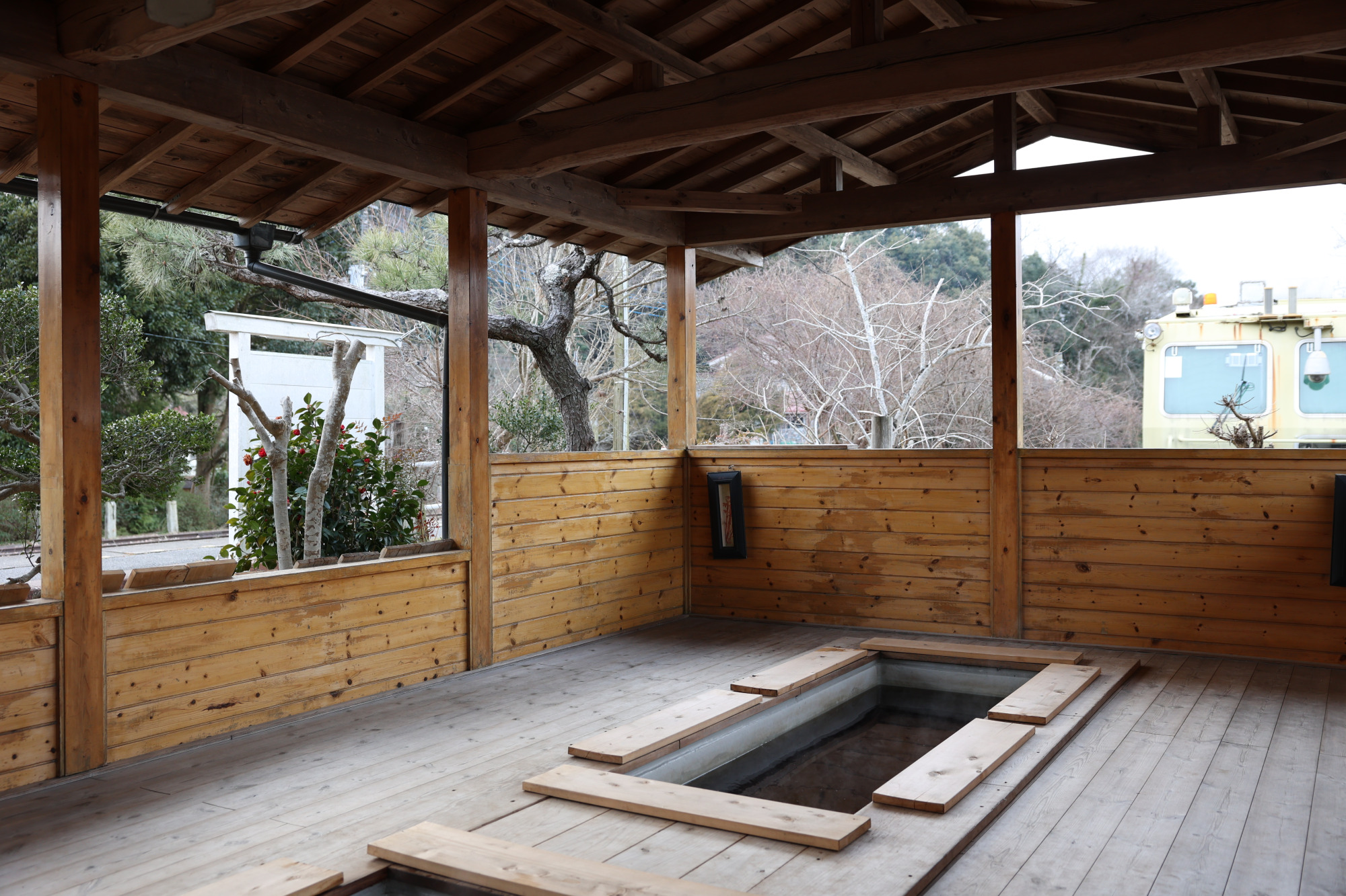 黒湯を体験！小湊鐵道「養老渓谷駅 足湯」
