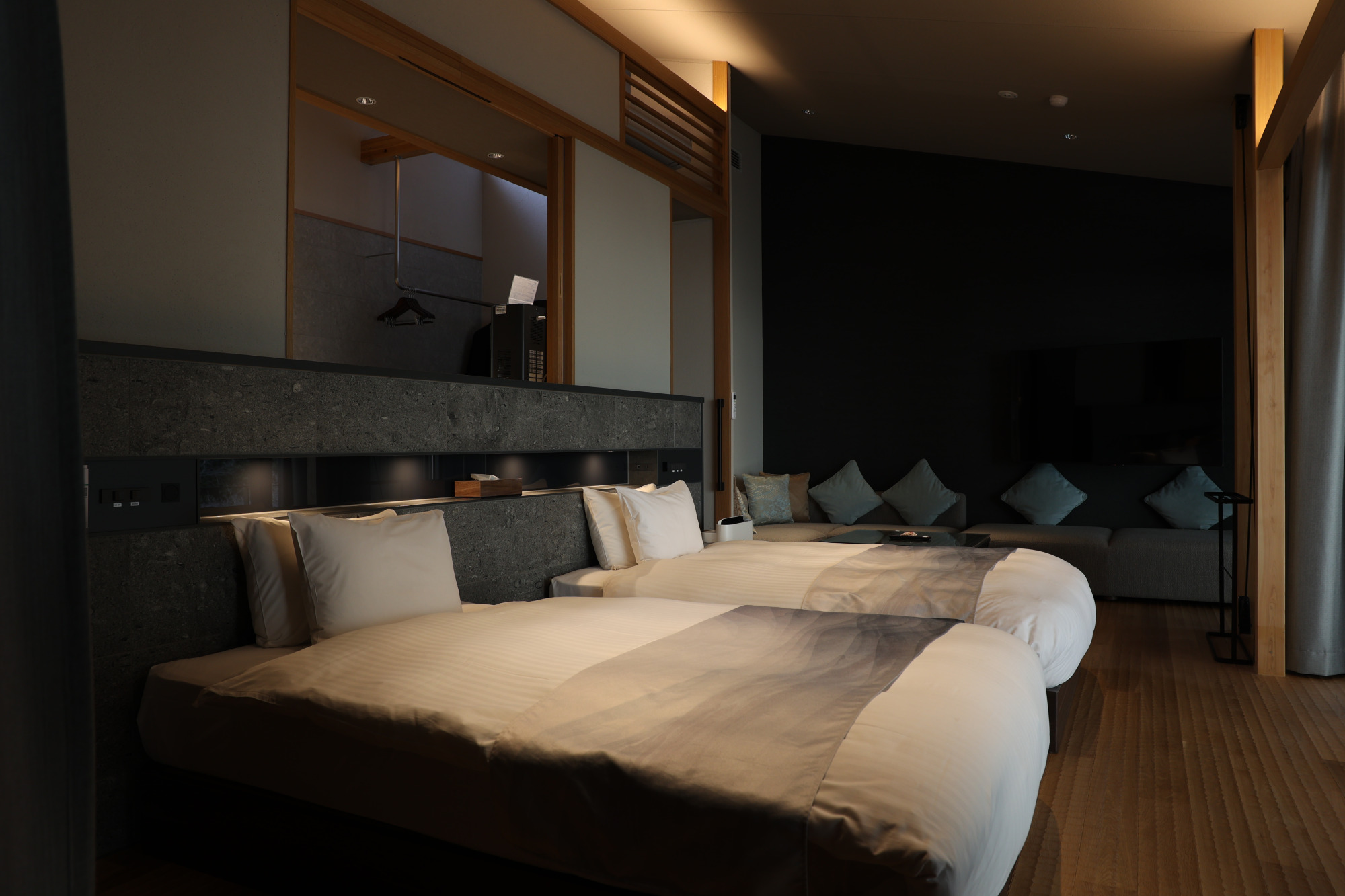 プレミアムリバースケープルーム