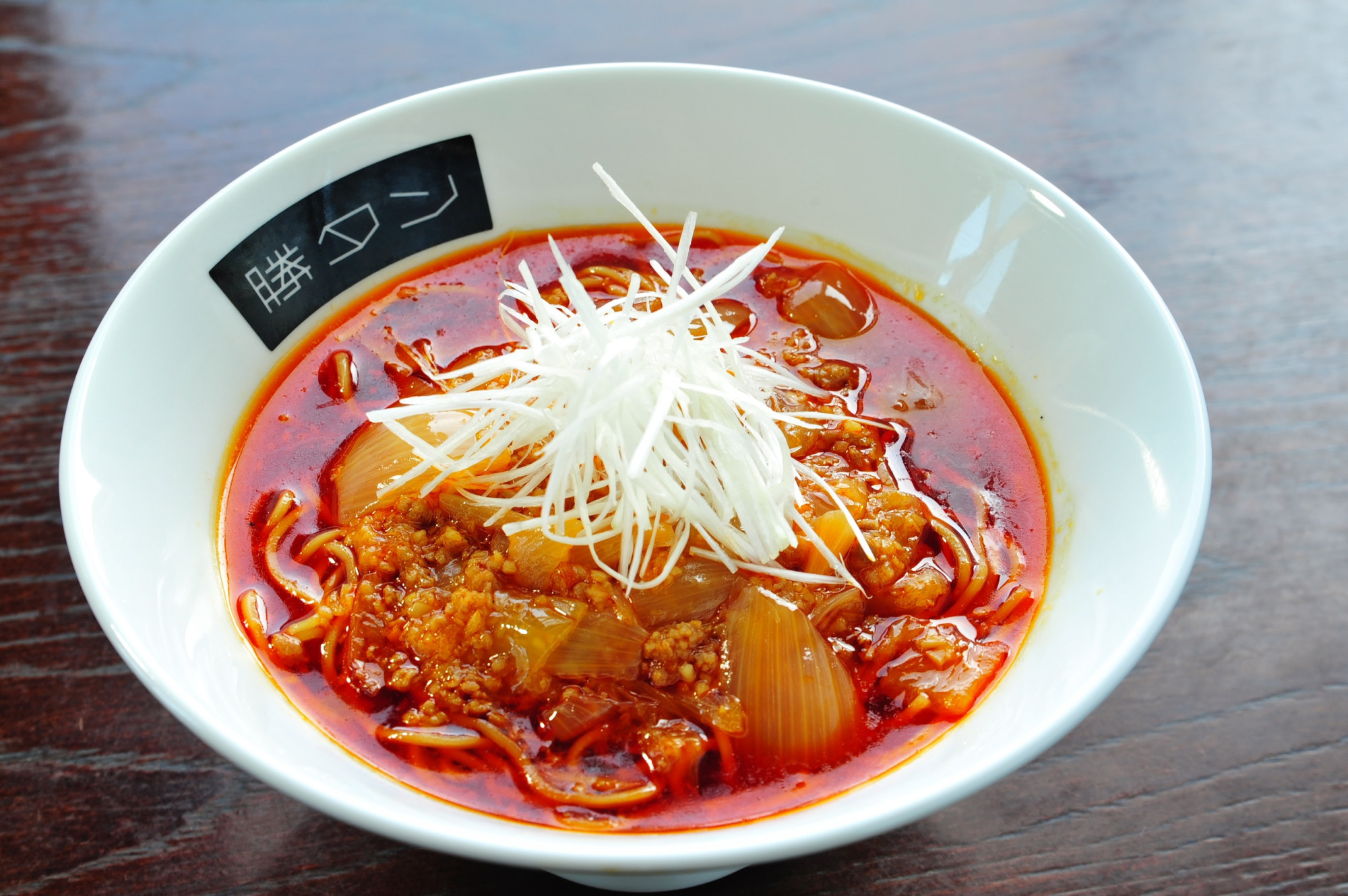勝浦タンタンメンとは？定義や歴史、人気のお店もご紹介します