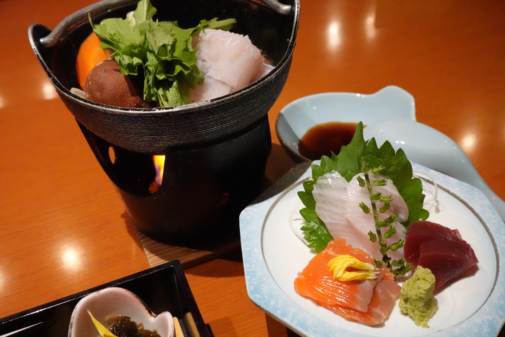 夕食の一例（内容は季節や宿泊プランにより異なります）
