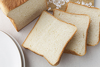 ”過激”に素材にこだわった牛乳食パン