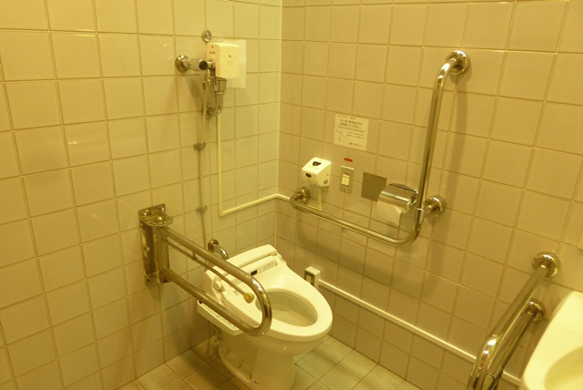 2階のトイレ：手すりの位置