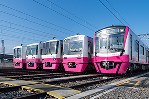 新京成電鉄／車両基地に並ぶ5種類のジェントルピンク