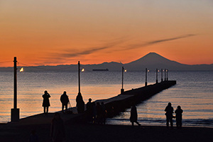 南房総市／原岡海岸（岡本桟橋）から望む富士山