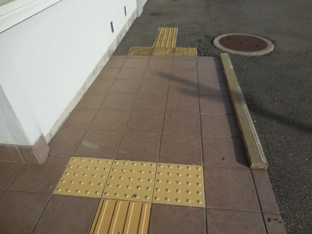 駐車場から入口まで