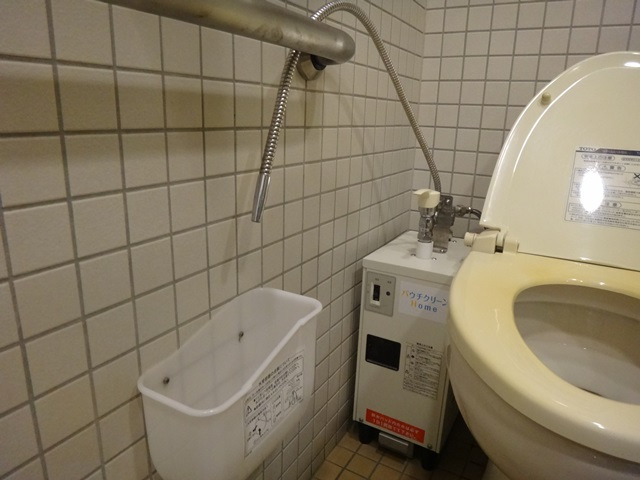 多目的トイレ2：オストメイト対応トイレ