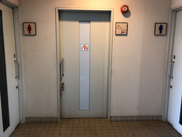 多目的トイレ2：レストラン近く