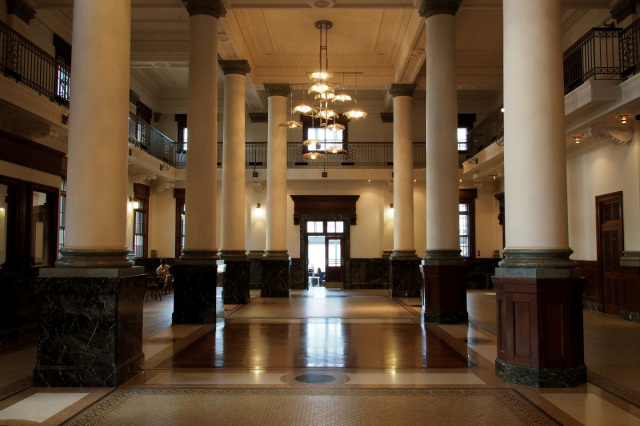 ベイエリアで和洋の近代建築とアートを堪能