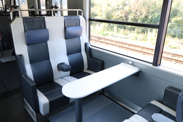 ゆったりとした座席・コンセント