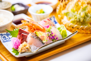 朝獲れの刺身を楽しめる定食