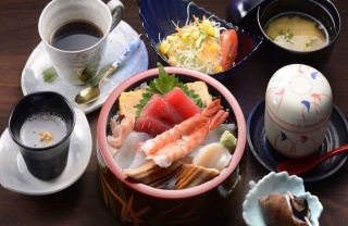 海鮮丼セット（ちらし寿司定食）