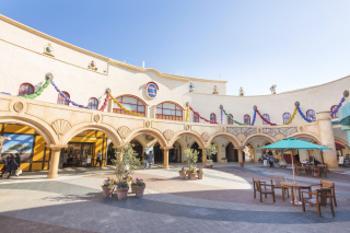 エントリー・プラザ