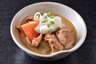 「味噌風味のもつ煮込」は コクのある味わい