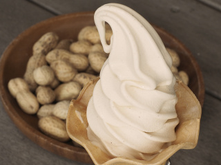 素材の甘みをいかした「ピーナッツソフトクリーム」