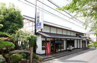お店は、桜の名所としても知られる、木更津市文京の矢那川沿い