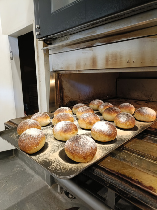 オーブンで焼かれる様子