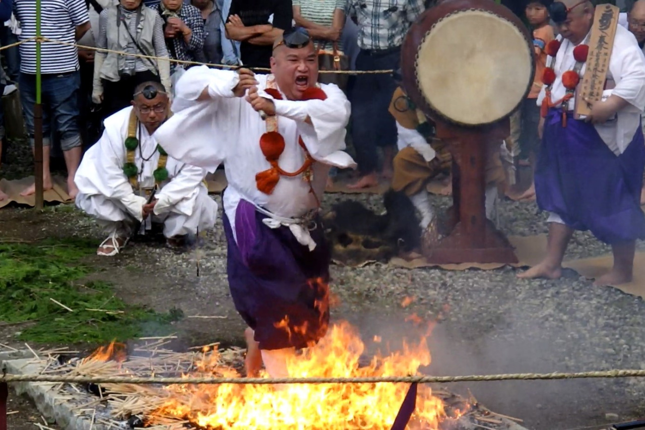 火渡り・人形供養／安房高野山 妙音院
