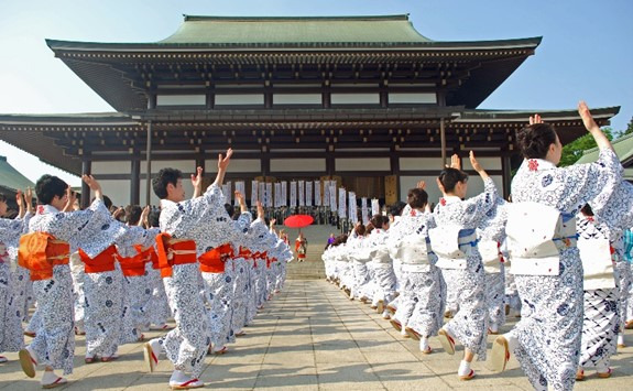 成田山平和大塔まつり奉納総踊り／成田山新勝寺