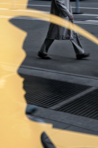 サラ・ファン・ライ《黄色い人々、ニューヨーク》2022年