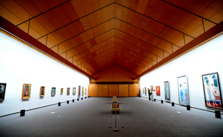 駅の天井からぶら下がっている

AI によって生成されたコンテンツは間違っている可能性があります。