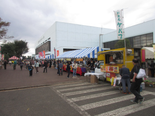 様々な出店があります