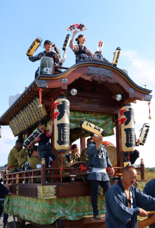 六区の屋台　上部が左右自在に回転できます